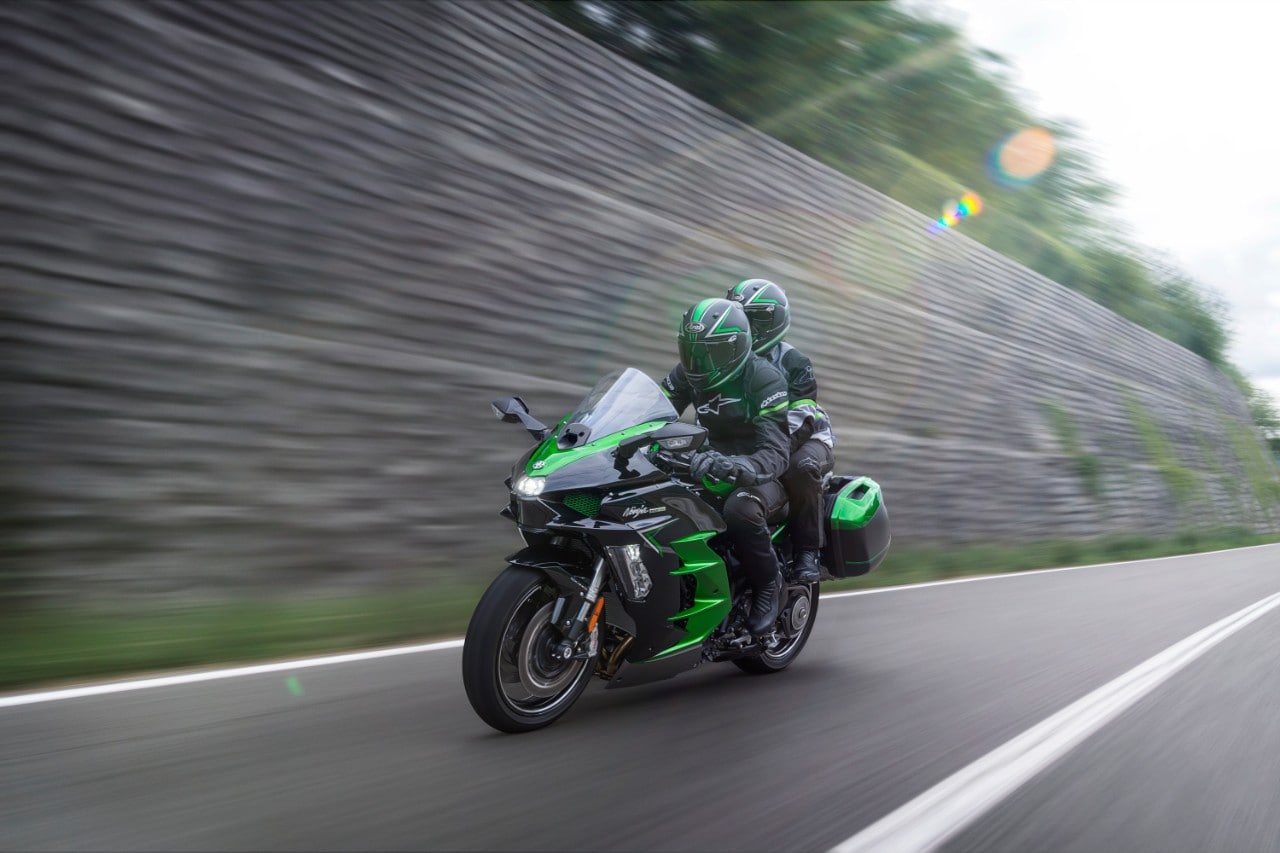 Kawasaki guarda al futuro con elettrico, ibrido e idrogeno